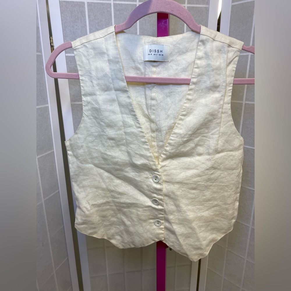 DISSH Cream Sleeveless Button-Up Blouse
